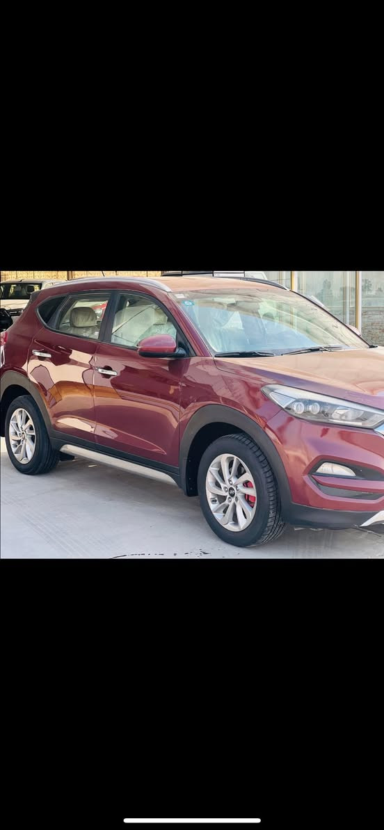 سلام عليكم للبيع توسان 2017 
وارد أمريكي جاملق و بنيد بدون دواخل 
محرك و كير جدد 
سياره خير من الله رقم بغداد جديد 
تحكم ستيرن وكشن كهرباء شاشه كبيره 
العنوان بغداد جسر ديالى تقاطع نهروان 
للاستفسار.  ‭0785 205 8090‬
