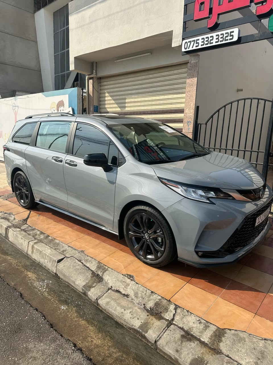«للبيع فقط»
TOYOTA SIENNA 2025  لون سمنتي الوحيده والمميزه  

الفئة: xse اعلا فئه 
* شاشة 
* كامرة خلفية 
* شاشة اعطال
* تحكم ستيرن جهتين
* كروز سرعة
* ابواب سلايت كهرباء
* كشن السائق كهرباء 
* تبريد 3 قطع
* 7 راكب
* لايت اوتو + نهاري
* كشافات ضباب

حجم المحرك: 2500 هايبرد 

رقم نينوئ+ سنوية + هزه كله جديد جاهز✅

____السيارة جاهزة ونضيفة جدا 

الموقع 📍: < موصل >
السعر  💵: <375$ > بيه مجال بسيط
 
للتواصل  *********** 
***********.
