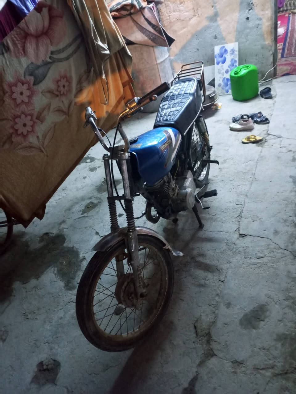 دراجه ايران مكينه نضيفه لبيع مكان بصره معقل  سعر 250وبيه مجال شراي يتصل  ***********
