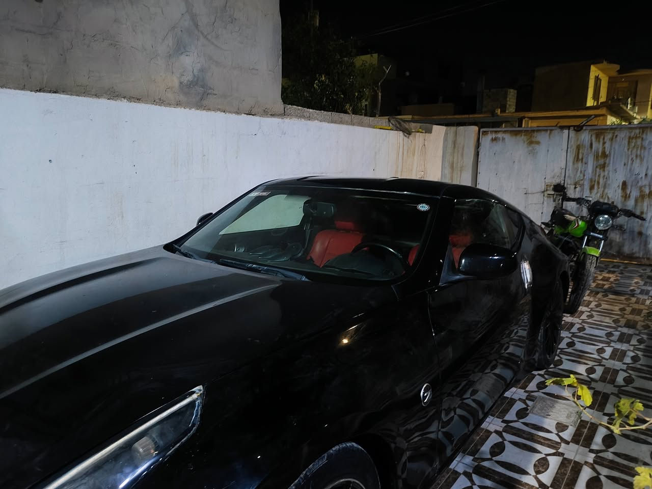 السلام عليكم نيسان Z للبيع او مراوس حسب القناعة 
2013.كير ومكينه 20
براد دهن 
شفتات ستيرن 
فجوج برمبو 
راديتر اضافي 
كشنات تدفئة 
عليها كزوز رياضي وبوابات 
السيارة هزه جديده بشهر ال 1
سنوية 2031 صفر غرامات 
سعرها 105 وبيها مجال 
مكاني ديالى بعقوبة 
رقمي واتساب فقط ***********
