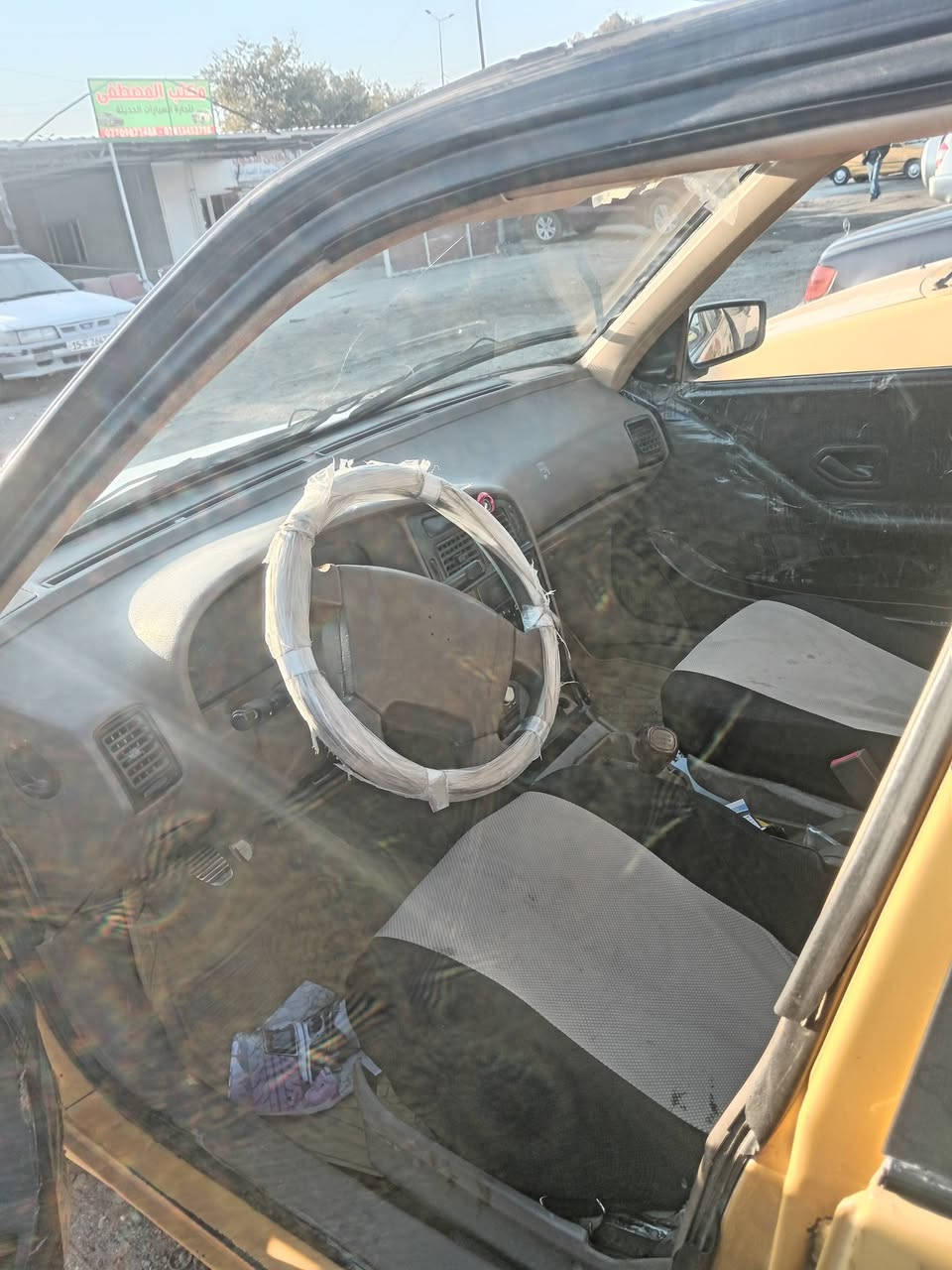 السلام عليكم بيجو لميس موديل 12 رقم انكليزي شرط التحويل كير جيد جدا المكينه بيها تبخير كهرباييات كلها شغاله مصفره هيئه وغرامات سعر 26 وبيها مجال للشراي مكاني بغداد البياع للاستفسار الاتصال على الرقم *********** وبخدمتكم جوه السوك والله
