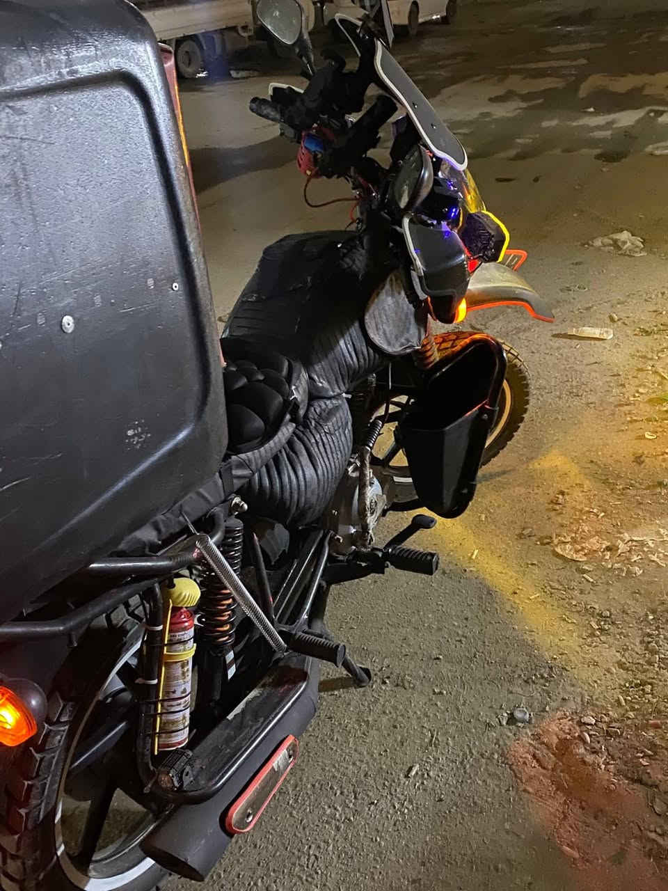 سلام عليكم بوكسر للبيع موديل 2023 الدراجه زير زير تجي اتكلب وجيب وياك فيتر شرط الفحص الرقم الانكليزي الدراجه خير من الله متتعب بيها ابد تاخذها كبل تطلع بيها للشغل حلوه كلش واحلا من الصور بهواي مكاني حي النصر السعر 2800وبيها مجال بصيط رقم الهاتف ***********
