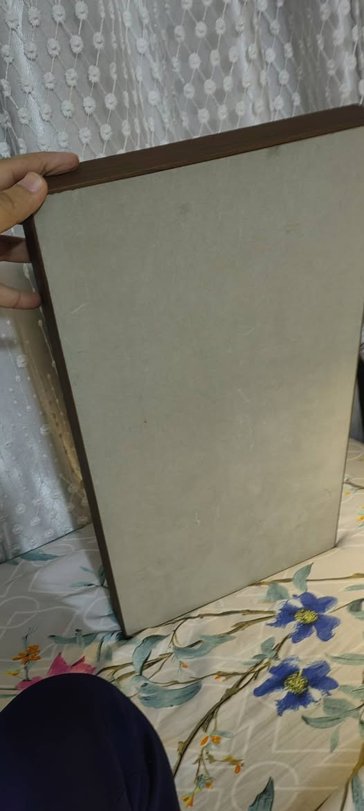 السلام عليكم عارضة مال ساعات تحتوي على ٣٠ قطعة مع حافظات مع سيورة ساعات للبيع التواصل خاص او على الرقم ***********.
