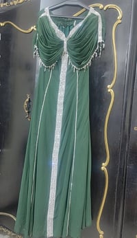 فساتين • جديدة • مستعملة مرة وحدة