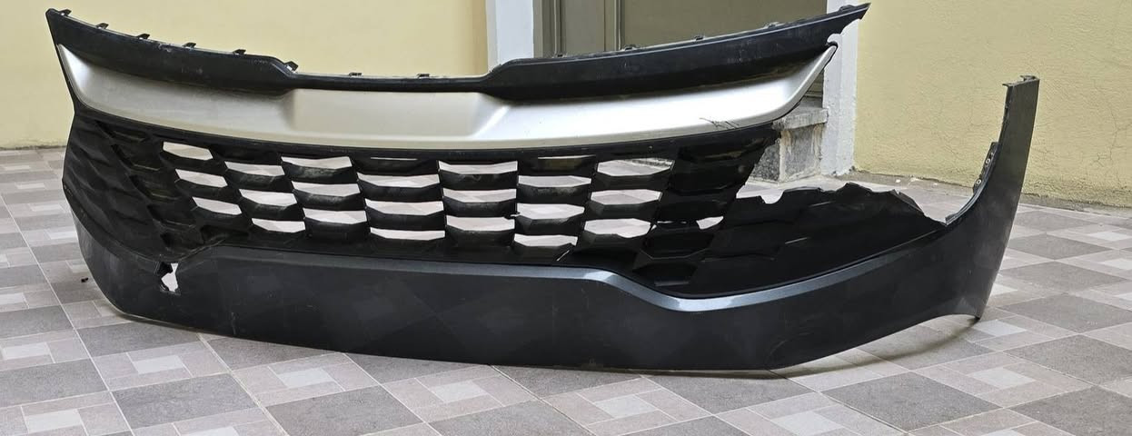 دعامية سبورتج فيلي فارغة مع شباك بي كسر بسيط للي يفيدة
السعر حسب الاتفاق 
اذا تفيدك الاتصال ***********
او علق واني ادخلك
