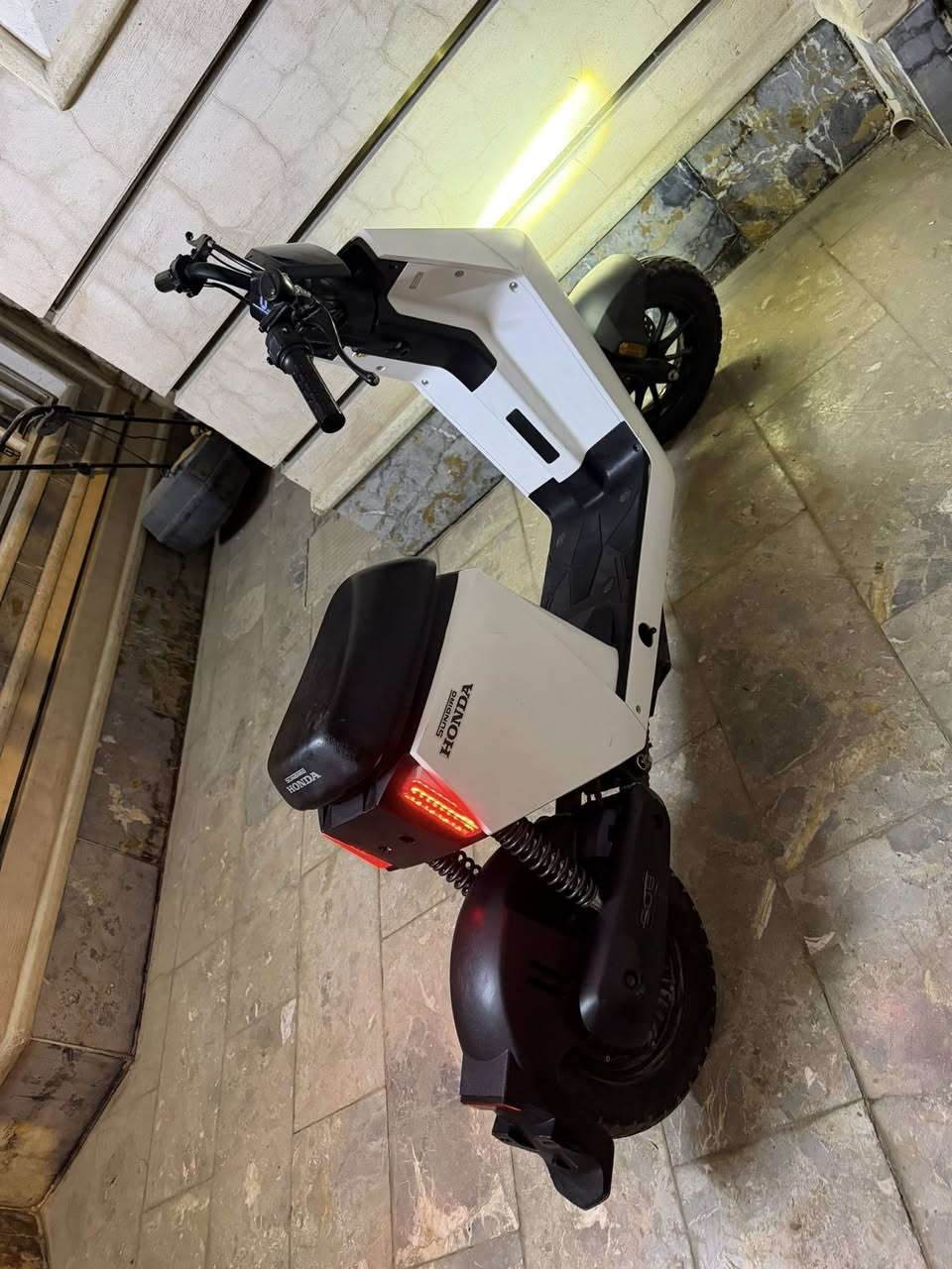 السلام عليكم ورحمه الله وبركاتو
دراجه شحن ماركه هوندا  ✅

بطاريه ليثيوم 

دراجه نضيفه شوفه عينك 

ويجي وياها مقعد خلفي وبي جنطه 

مع كامل ملحقاتها 
سعرها 900 وبيها مجال 
للاستفسار :***********

