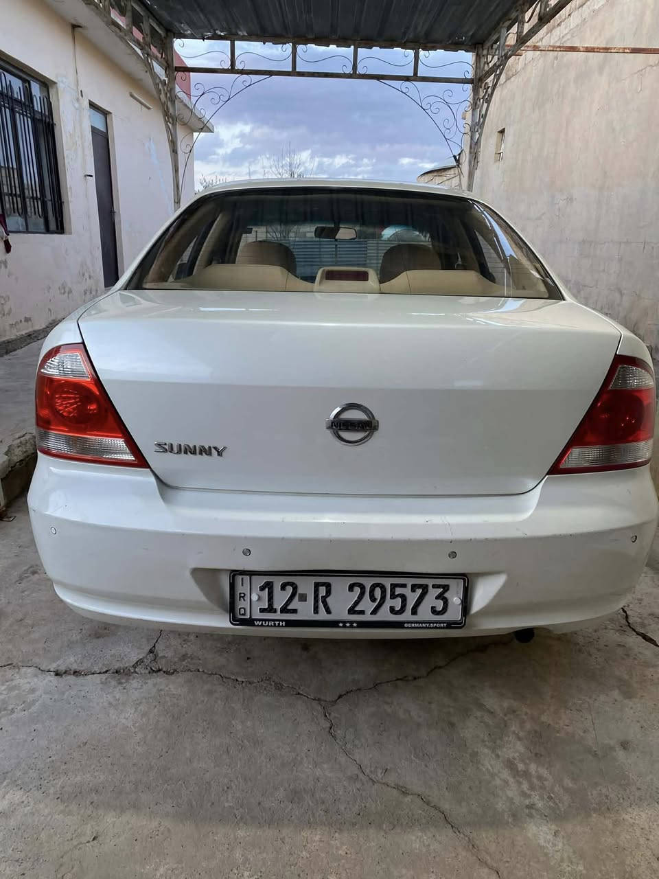 نيسان صني ٢٠١٣ بدون صبغ وضع شركه ماشيه ١٠٠ كير محرك مامفتوح بلادي توماتيك طخم امامي خلفي جديد طخم تاير جديد دوشمه رقم نينوى دولي الشرعي يبيعك كابون بانزين كلشي بيها شغال السعر واي استفسار صاحب السياره 

‭0751 185 9436‬ كورك 
0 770 166 1632‬
