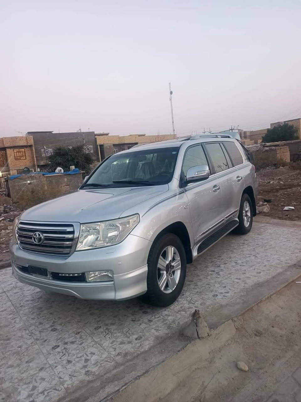 لاندكروز موديل 2011 رقم اربيل انكليزي ستينيه مكفوله كفاله عامه ماشيه 110 فول مواصفات عنوان ذي قار الناصريه مركز المدينة شراي يتصل او واتساب  ***********/***********
