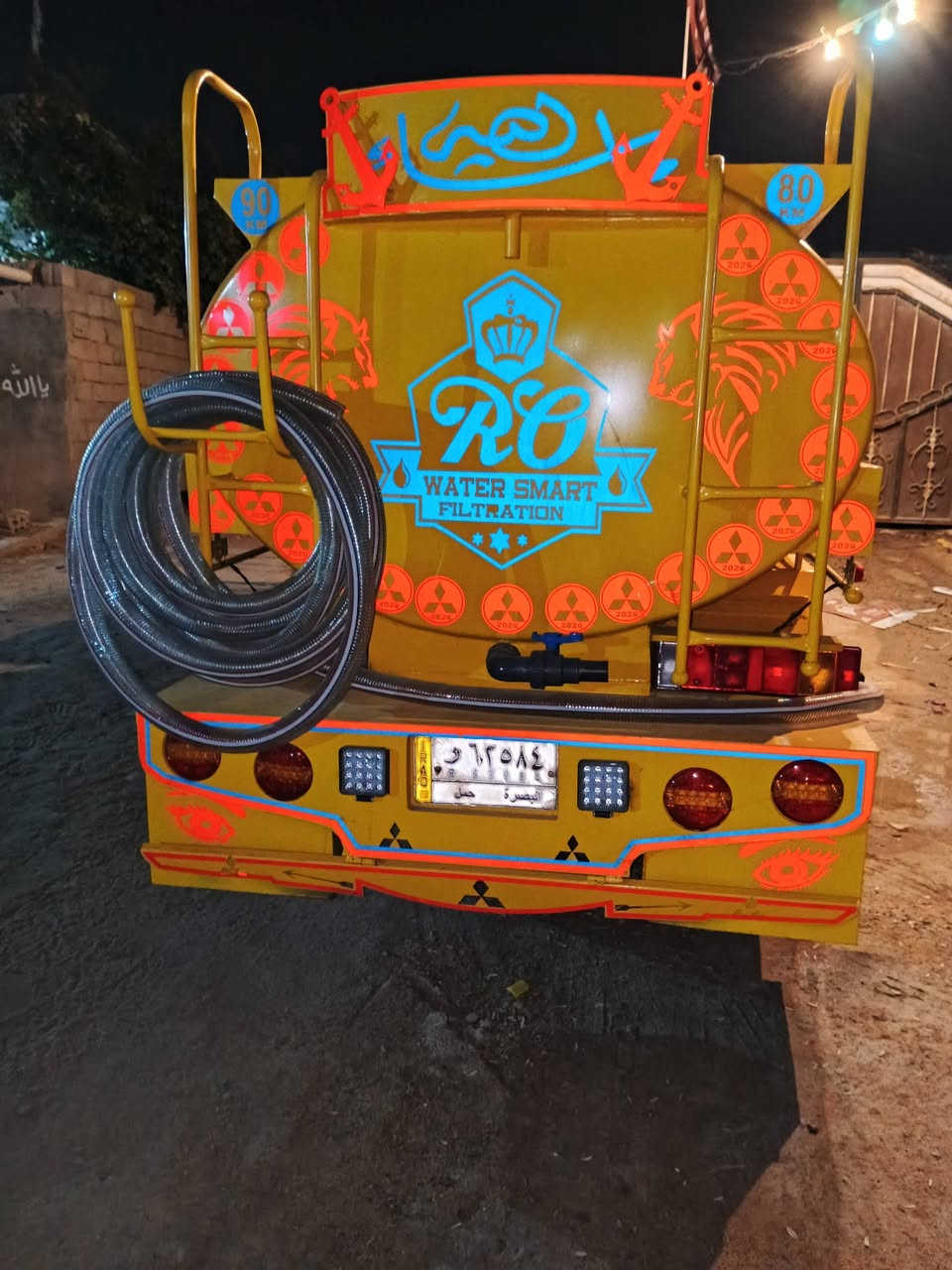 سلام عليكم سياره للبيع كنتر بزون موديل 2000 ماكينه 33 رقم بصره تانكي جديد 4طن تخم  تاير سياره جاهزه للشغل العنوان البصره القرنه سعر 110 بها مجال *********** ***********
