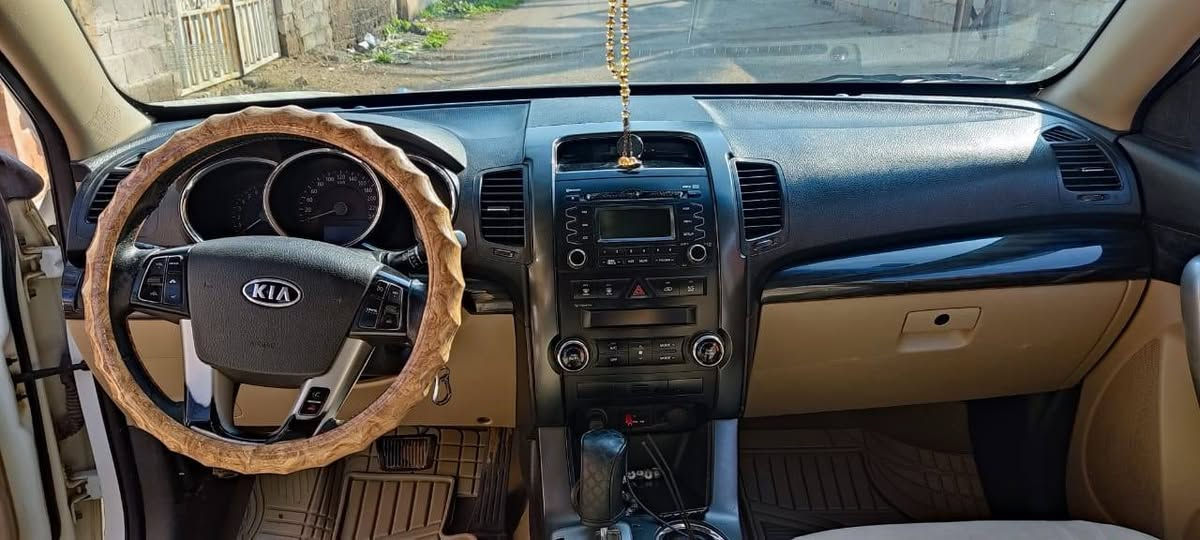 سورنتو ١٢وارد خليجي مكفول من الصبغ محرك ٢٤٠٠بيهة بارد فقط موضح بالسونار ٧راكب ٣قطع تبريد مري شفط اشاير بالمرايا تخم تاير جديد صدر جديد سيارة عليه ادامة كاملة سيارة بسمي مكاني بعقوبة سعر ١٤٥وبيهة مجال بسيط الاتصال على الرقم ***********
