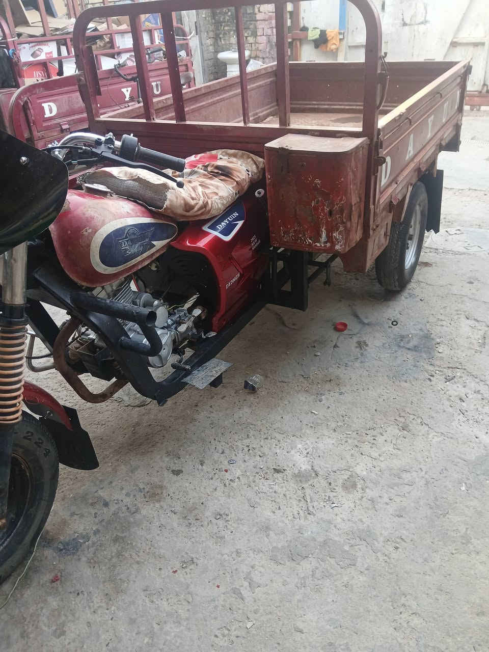 السلام عليكم ستوته للبيع موديل ٢٠١٦ حلو مابيه خياس مكينه نضيفه اورق كامله ٦٥٠ وبيه مجال مكاني بل زعفرانيه ***********
