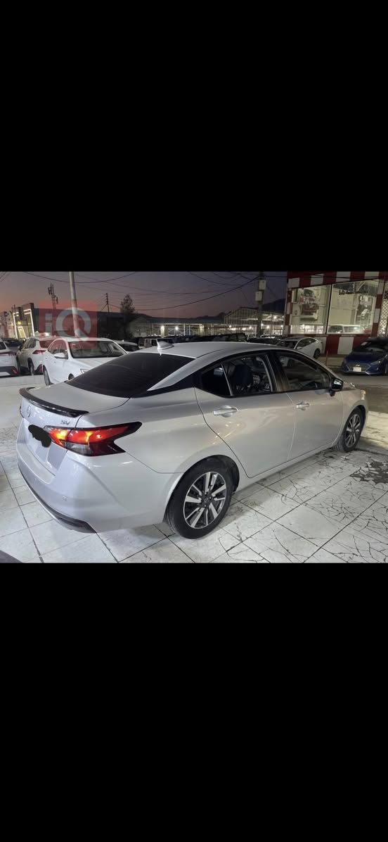 نيسان فيرسا SV 2023.
باب السايق تبديل مع نصف باب خلفي صبغ فقط بدون ايرباك بدون دواخل ضربة خفيفة كير و محرك بشرط . 
السيارة تجي فول مواصفات شحن لاسلكي شاشات تحكم ستيرن رادار 360 درجه كاميرة . 
سعر 128 و بيها مجال .
الرجاء التواصل على رقم الهاتف 
***********
مكان دهوك . دهوك, العراق
