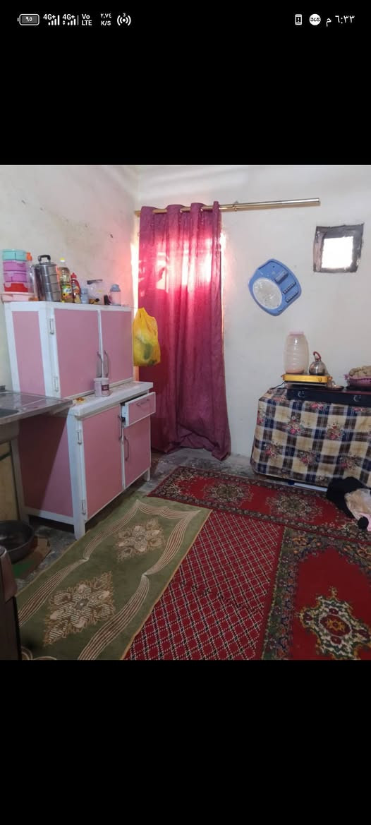 سلام عليكم بيت رهن ١٠٠ متر غرفه وصالة مطبخ وتاريخ العنوان شارع مطار مقبل ملحق قريه غدير سعر رهن ٨ سنه وقابل التجديد  معلومات اكثر اتصل ع رقم او مراسله واتساب ***********
