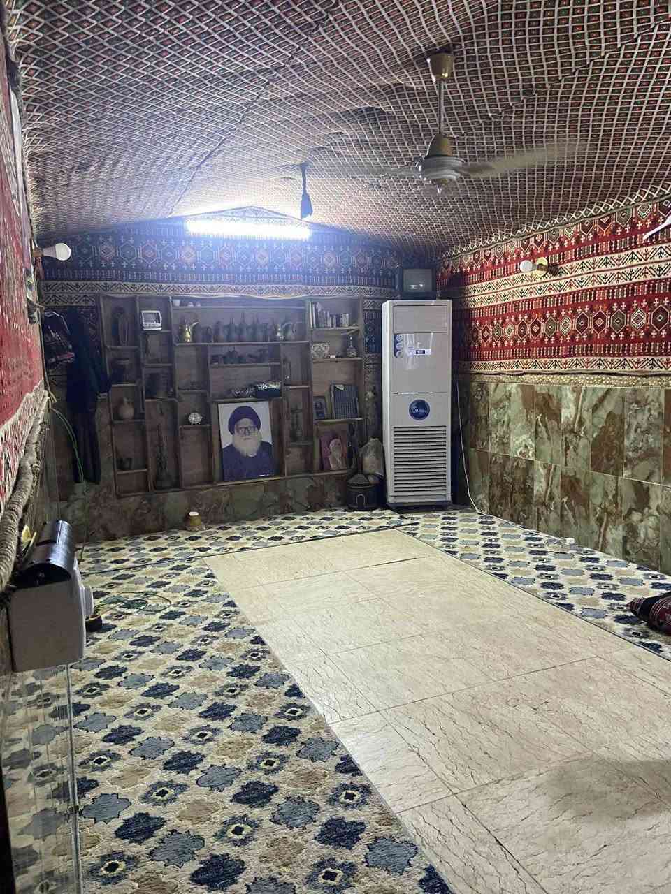 بيت للبيع في قطاع 35 الفرع العريض مساحة 144 يحتوي استقبال هول صاله صغيره مطبخ غرفه نوم حمامات صحيه الطابق الثاني ثلاث غرف نوم  صاله حمام السطح شتايكر مع مخزن صفيح مضلع السعر 245 مليون رقم الهاتف ***********
