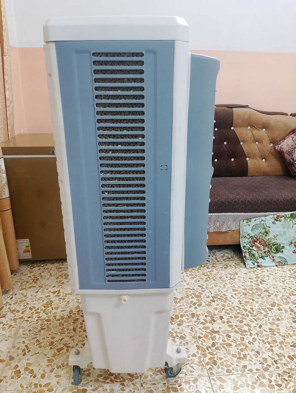 كونفيرا حجم كبير نظيفه 3درجات عريمون السعر 150بيها مجال شي قليل
العنوان حي الانتصار. 
***********
