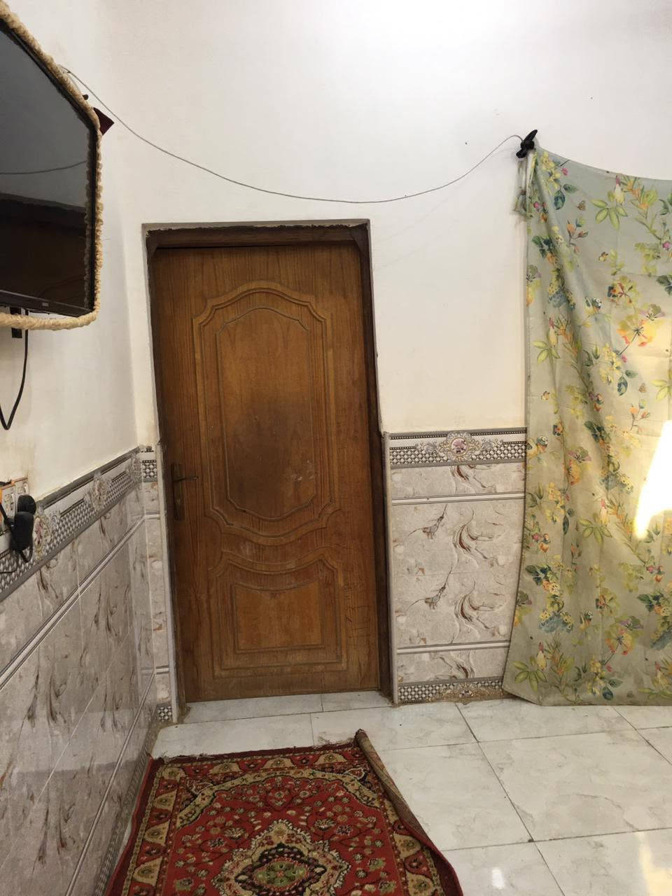 السلام عليكم بيت مساحه 100 بصف الركن بناء بلوك عكاده لبيت كلش جديد وحلو مكانه ناصريه منطقه سبل ثانيه قبل لاتوصل مكتب ابو ساره يباع مع لاثاث سبلت عدد 2 تانكي ماي وماطور وكيزر ومغاسل جاهز للسكن فورأ يحتوي على غرفه وصاله ومطبخ وصحيات ودوانيه راسلنه ع خاص او واتساب كلشي متوفر قطع وبيوت وهياكل نقد وقسط ***********
