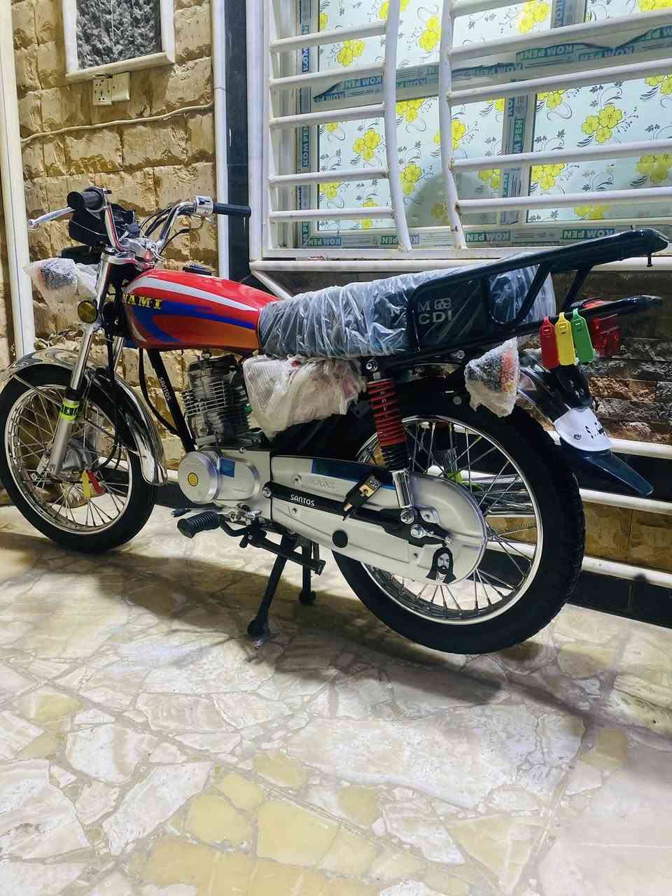 سلام عليكم دراجه نامه امتياز طبق شلامجه باب اول اصلي مديل 26 اوراق اصولي دراجه حلوه صارله 3اشهر من نازله من لوكيل سعر 850 وبيه مجال قليل شراي اخلي على راسي لمو شراي فدوه اروحله لا يتعبني ..رقمي***********
