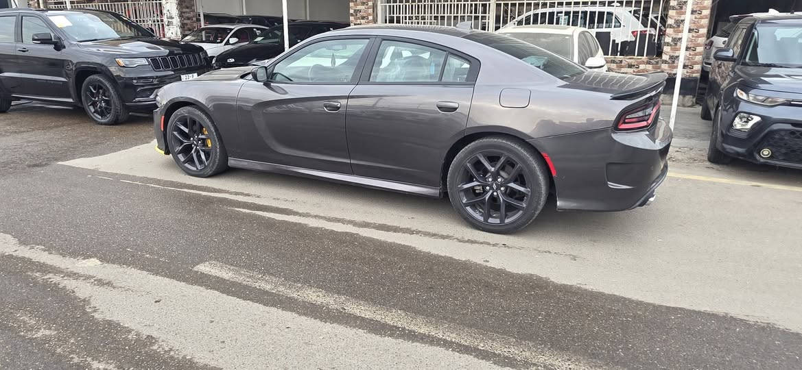 جارجر موديل 23 أصل أخر اصدار دخول جديد 
مواصفات GT بيع او مراوس بسياره اقل 
مرقمه بغداد باسمي 
محرك حجم 3600
شاشه كبيره كار بلي 
كامره خلفيه دواره 
فول تحكم ستيرن 
بصمه بيبان وتشغيل 
تشغيل عن بعد 
رادار امامي جانبي 
قياده ذاتيه 
حساس دعاميه خلفي 
دبل كزوز رياضي 
كشن حضن كهرباء 
لايت زنون ثلاث عدسات 
بك لايت لد 
امرايه قابله للطي 
هيتر بالمرايه 
ويك كب كروم حجم 20
بك لايت لد 
سياره جديده حادثها موضح بالصور ماشيه 23 
حادثها بدون دواخل يرباك برده راجع سستم 
مكانها الديوانيه سعرها 270 وبيها مجال للاستفسار الاتصال على الأرقام 
*********** واتس اب 
***********
