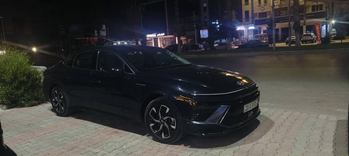 سوناتا 25
كير تعليك كشن كهرباء او تدفئه 
فول مواصفات عدا الفتحه اوتو هولد كامره دواره داخلها ابيض 
مكينه 2500 كيرها ATF 
نضيفه حيل حادثها جاملغ او بنيد ماشيه 24الف كيلو متر
***********
