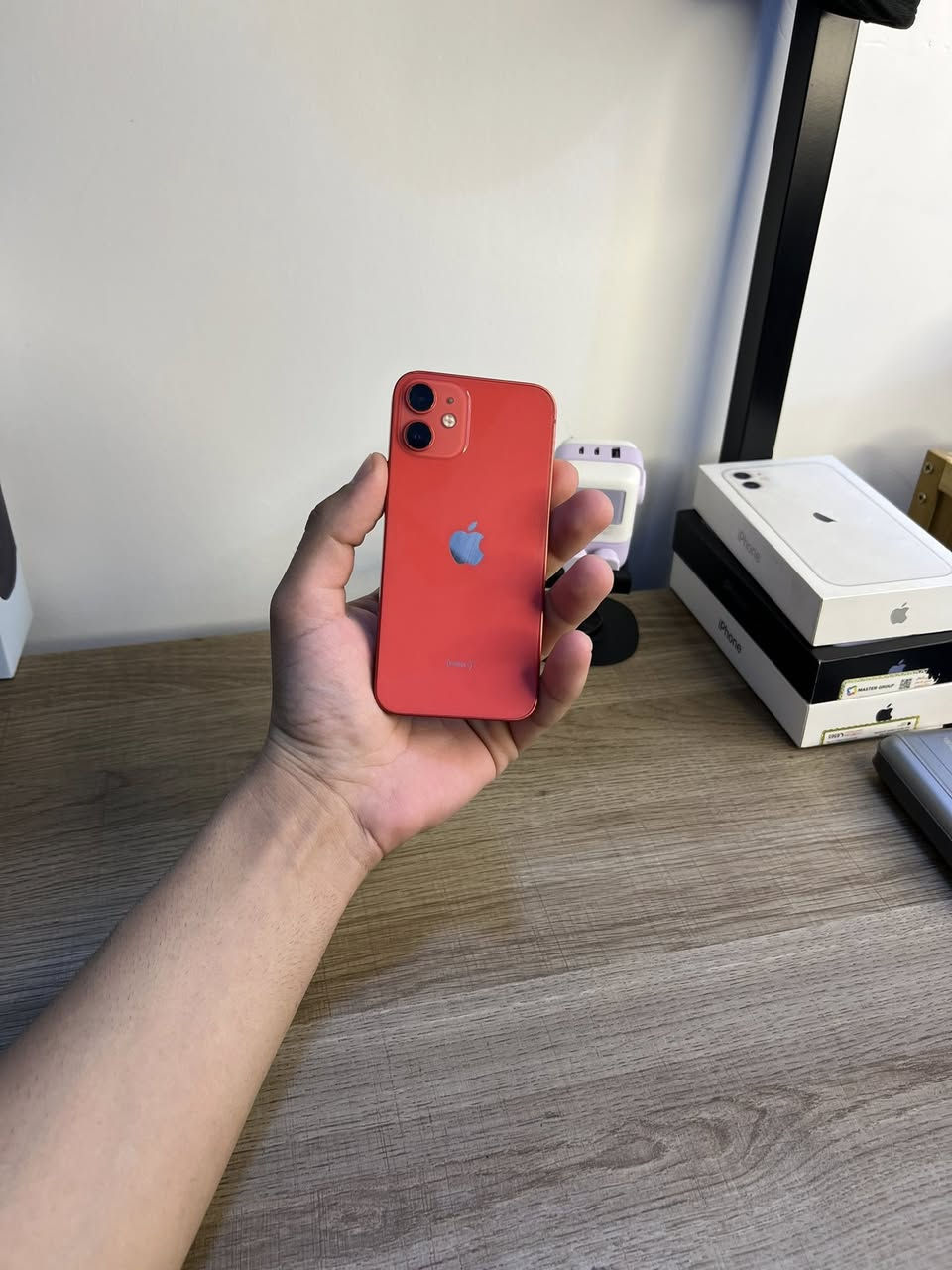 ايفون 12 mini الحجم الزغير ❤️‍🔥🤭 ذاكرته 256 😁 بطاريته 🔋85 الجهاز حيل نضيف وعلفحص وضمان انطي بي سبوع كامل ، ملاحضه الجهاز مستبدل شاشه فقط ، لكن 3 خيارات وفيس ايدي شغال طبيعي / المصداقيه اهم من كلشي / سعر الجهاز 200 الف قفل وتوصيل موجود الشراي يتصل ***********
