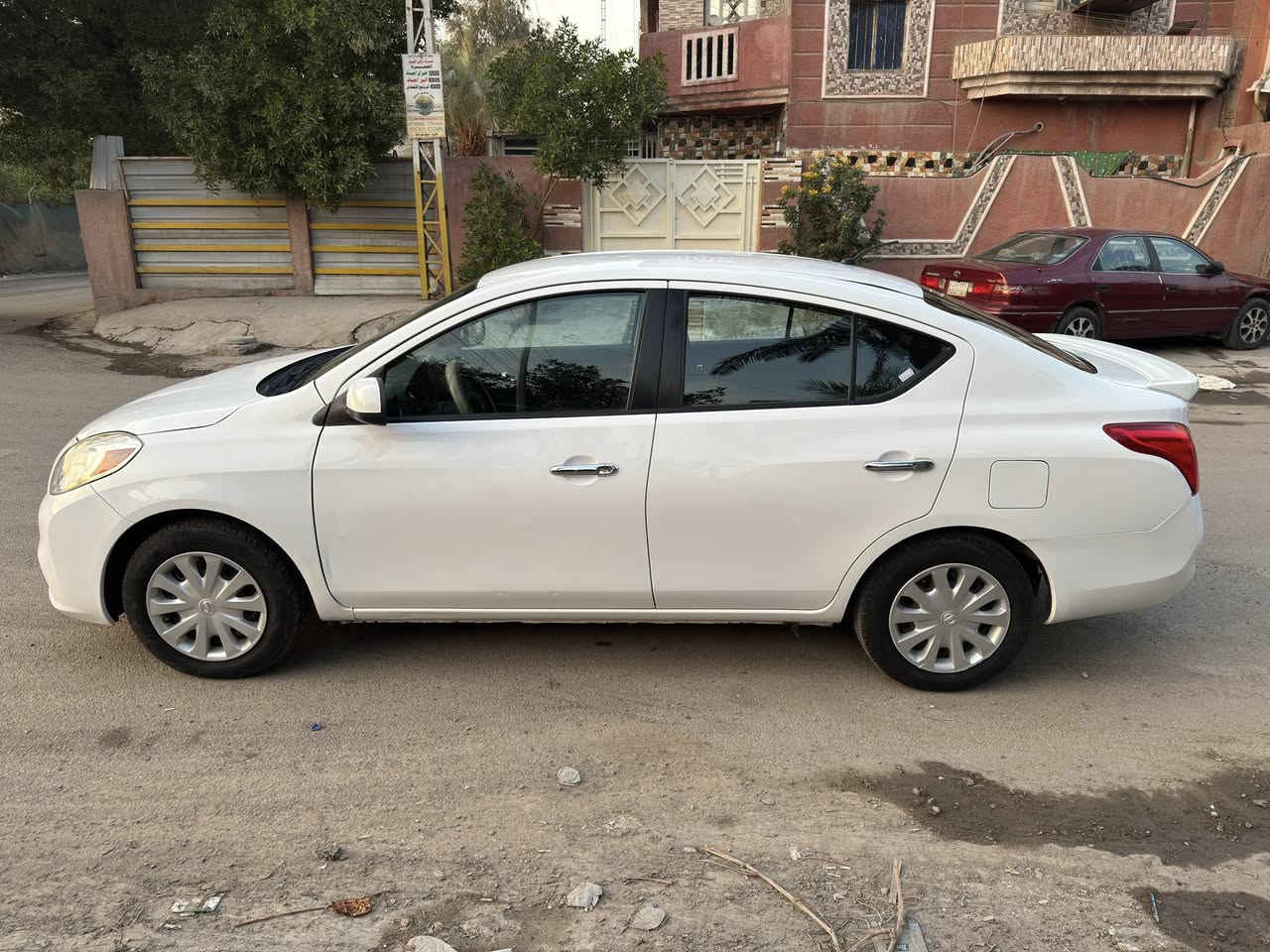 السلام عليكم
للبيع نيسان سني فيرسا 2013 لون ابيض 
ماشيه 58 الف فقط حقيقي
فول مواصفات SV PLAS
رقم سليمانيه بأسمي شرط التحويل او الوكاله 
السياره مكفوله من الضربه 
بس بيه قطعتين صبغ فقط بدون اي دواخل
السياره بعده كله على وضع الشركه كتلوكات الشركه بيه اسبيره منازل بعده  كلشي ما مبدل بيه 
الكير والمحرك مكفولات 
تبريد تدفئه كله شغال
صدر امامي خلفي جديد وتخم تايرات جدد 
مواصفاته SV PLAS 
اعله مواصفات اجتي بالفيرسا 
4 جام كهرباء مثبت سرعه كشن جك يدات نيكل كيجات الكترونيه تجوه وصطيه تحكمات ستيرن حساسات مانع تزحلق حساسات ضغط التايرات تحكم مري كهرباء سبايدر ويل وكب حجم 15 وغيره 
السياره جديده وجاهزه بدون اي مصرف 
سعره 90 وبيه مجال للشراي
مكاني بغداد الدوره 
***********
