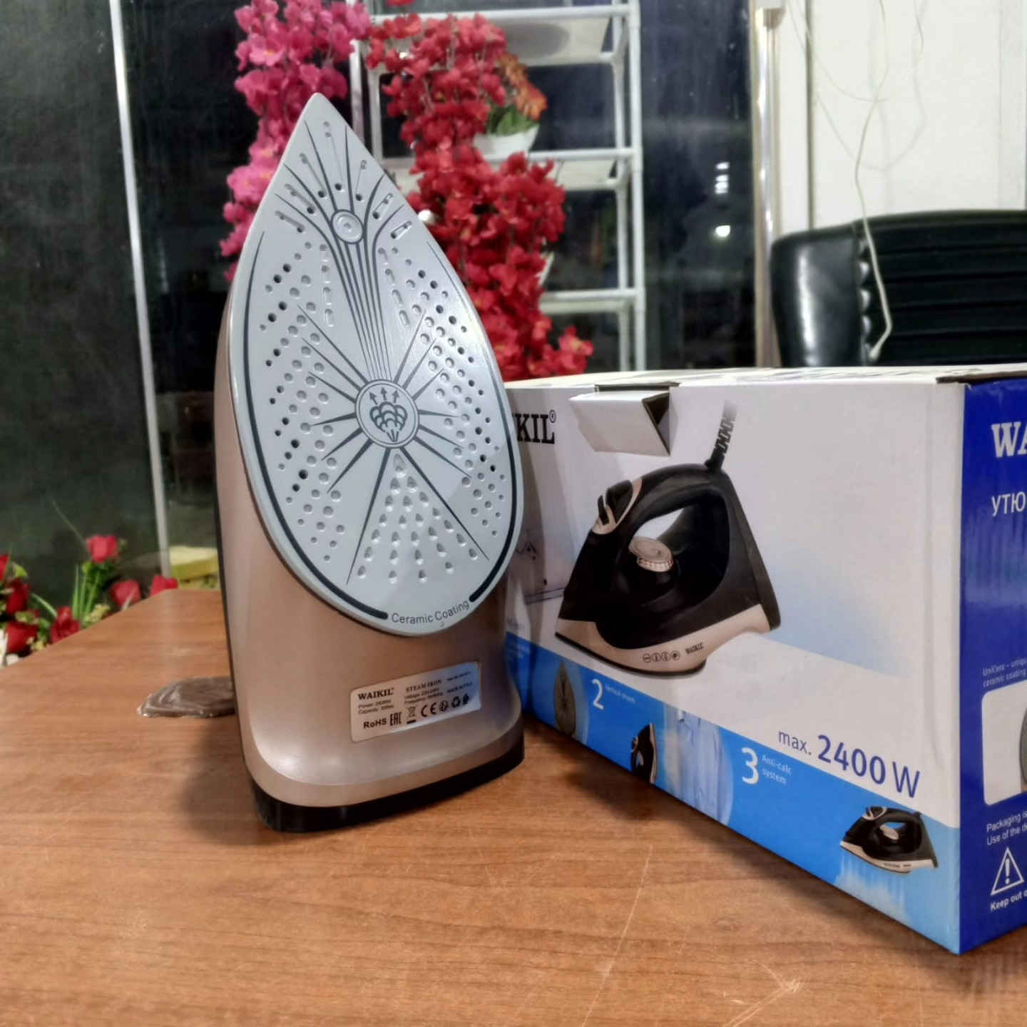 ✨مكواة قوية، عملية، ومناسبة للاستخدام اليومي مع بخار فعّال ونتائج ممتازة. وتنظيف ذاتي.. 

🔵القدرة القصوى: 2400 واط
قوة عالية لتسخين سريع وكيّ فعّال.

🔵نظام مضاد للتكلس يحافظ على أداء المكواة ويطيل عمرها

🔵خاصية البخار العامودي لتمليس الملابس المعلّقة والستائر بسهولة.

🔵نعومة أفضل وحماية الأقمشة من الالتصاق.

السعــــر : 20.000

🟡مجمع الريتاج للمواد المنزلية🟡
      الخالص/ حي الحسين 
      واتساب *********** للتوصيل فقط فقط
