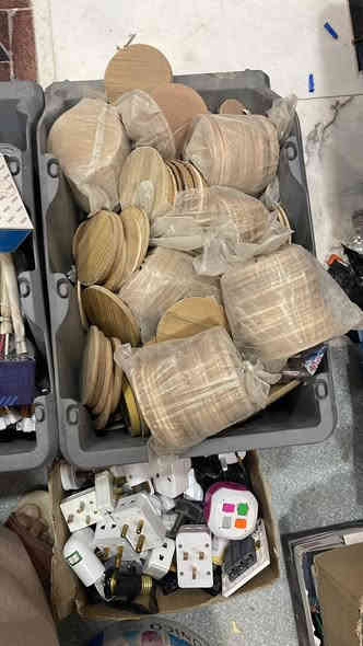 مجموعة متنوعة من الاغراض كهربائية و انشائية و عدد يدوية للبيع شلعة . الشراي يجي خاص او يتواصل على الخط او الواتساب ***********
