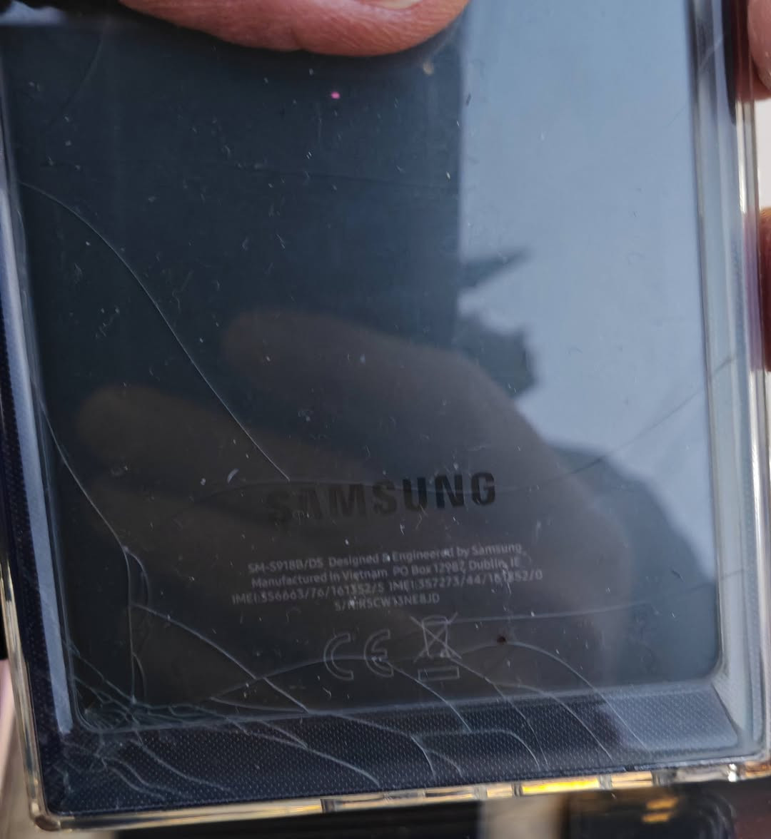 ٢٣ الترا
٤٧٠ الف دينار فقط
*********** واتساب
اربيل قلعه
١٢ ب ٢٥٦ كيكا  دبل سيم
شاشه به طبع تيك توك وظهر مفطور
