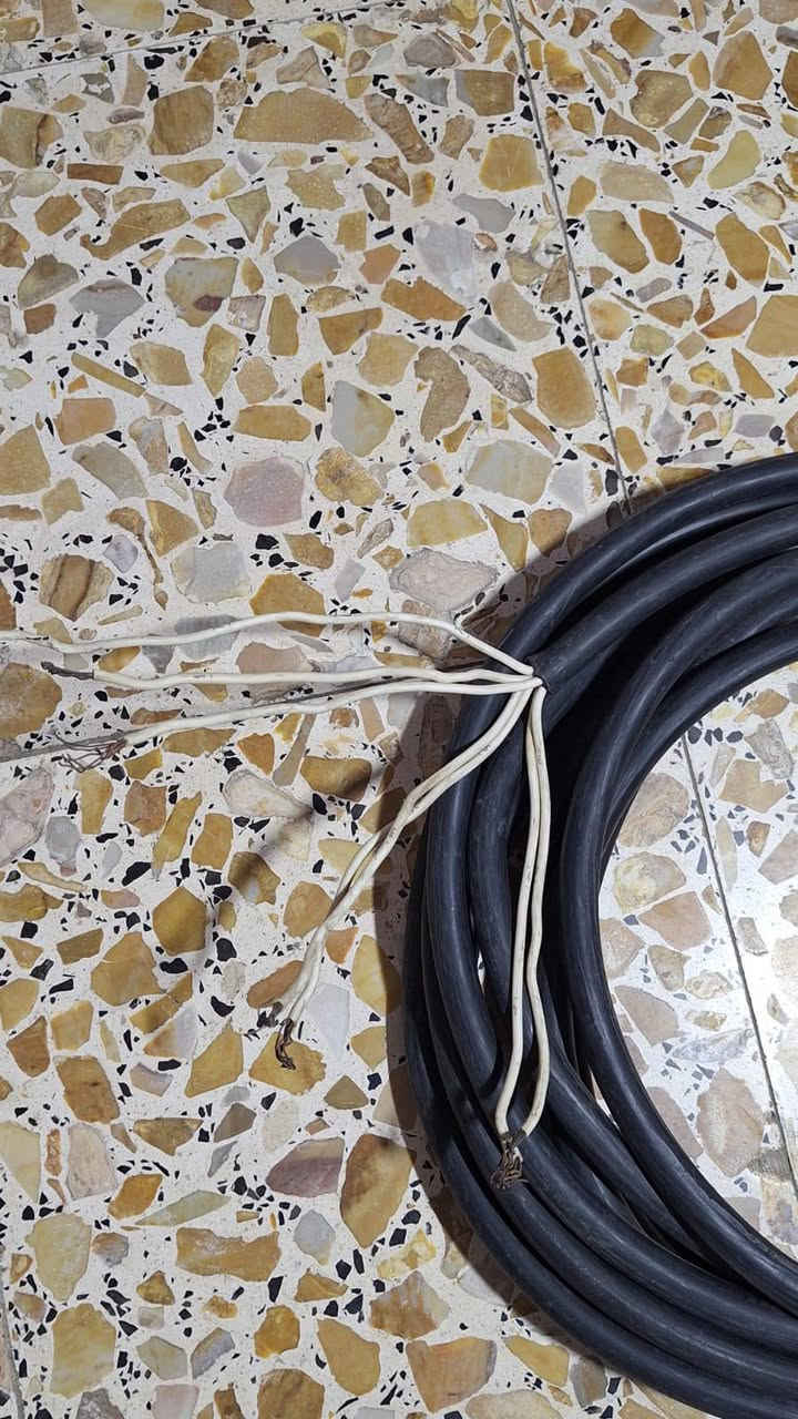 متوفر كيبل خدمة طول 9 متر والتفاصيل بالصورة
سعر المتر الواحد ٤ آلاف 
للي يحب يستفسر اكثر على الرقم 
***********
