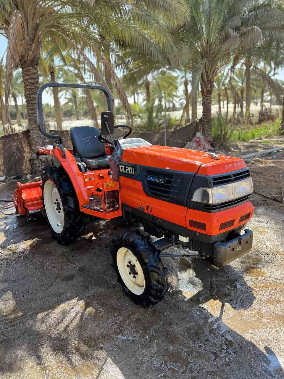 كابوته ياباني دخول جديد GL201
موديل حديث 
النضافه واضحه بل صور 
كاروبه اخت الزيرو 
مكفوله من كلشي نضيفه جدآ 
المواصفات
دبل اكسل4×4
باور استيرن ابلاد PS
رفاس ابلادي 
مكينه مكفوله من الصبغ 
تخم تاير جديد
محرك كير اكسل مكفول شرط الفحص 
العنوان بابل قرب جامعه بابل
للاستفسار اكثر 

***********

ابو مصطفى
