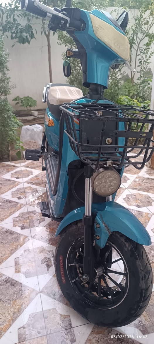 سلام عليكم 

دراجه شحن للبيع 

دراجه حجم وسط موديل 2024 

كهربائيات كلها بلاديه شغاله كير اربع سرعه عقل بلادي

ملف 1000w.      60v

 باتريات 5 يقرن 10 يمشنك 40 كيلو وفحص موجود

دراجه كلشي ما ناقصها بس تاير خلفي تعبان
 
سعر 235 وبيها مجال مكان يم جامع التقوى

وتساب ***********
