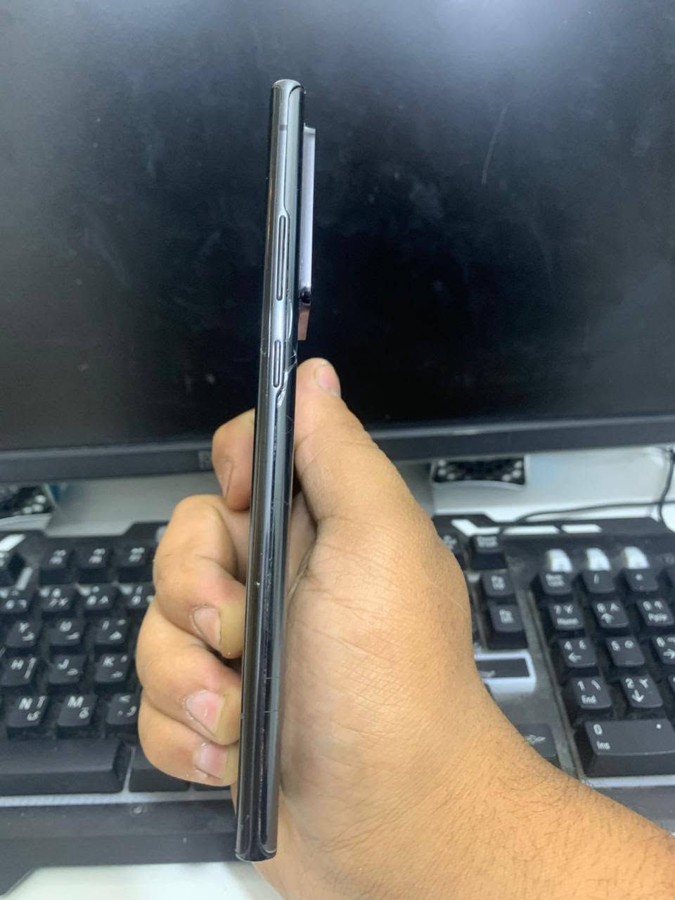 سلام عليكم مراوس فقط
جهاز Samsung not 20 ultra 
جهاز معروف غني عن التعريف ببجي ٩٠ فريم
ذاكرة ٢٥٦ تصوير للقمر مراوس فقط شعندك نزل
مكاني بغداد


**إذا كنت صاحب هذا الإعلان وتريد حذفه لأي سبب، رجاءا أرسل رسالة إلى الدعم الفني**