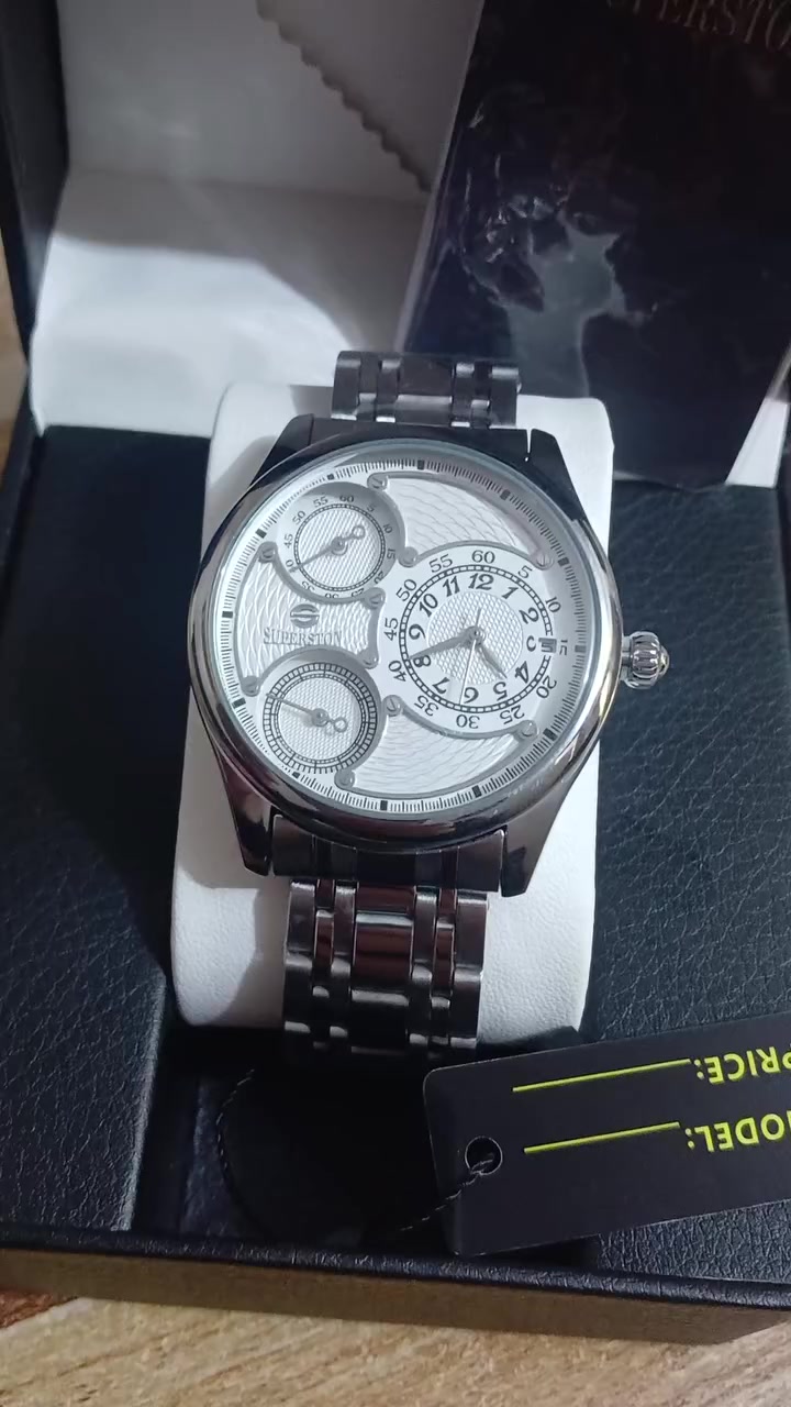 ساعه باله سوبر ستون دبل مكينه سناتر شغاله كوالتي ثقيل الوزن
السعر 27 الف مع التوصيل بالعافيه الي ياخذها 
المواصفات الرئيسية للساعة:
المادة: هيكل وسوار من الفولاذ المقاوم للصدأ (Stainless Steel).
المحرك: تعمل بنظام الكوارتز (بطارية)، وغالباً ما تحتوي على ثلاث بطاريات لتشغيل كل ميناء على حدة.
الزجاج: زجاج صلب مقاوم للخدش.
المميزات: مقاومة للماء وتصميم يجمع بين الكلاسيكية والعصرية.


**إذا كنت صاحب هذا الإعلان وتريد حذفه لأي سبب، رجاءا أرسل رسالة إلى الدعم الفني**