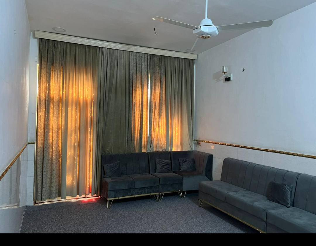 (دار للبيع  طابو صرف خلف سوق شلال شارع المختار)ثلاثة طوابق يحتوي على 4غرف نوم و٤حمامات  واستقبال ومطبخ   بناء حديث درجة أولى  ////***********مساحه ١٠٠ متر باسم صاحب البيت السعر 215وبي مجال
