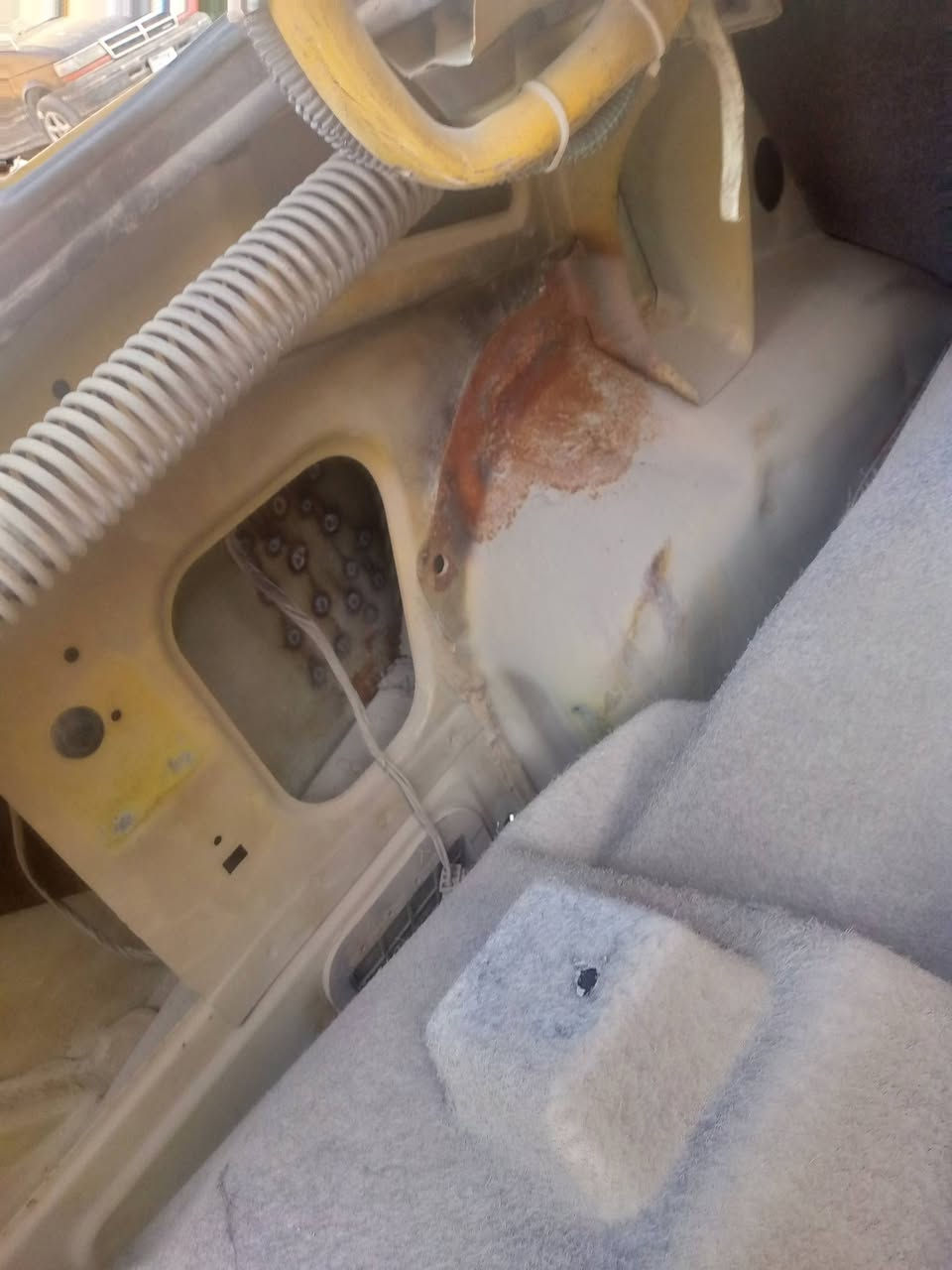 سمند للبيع موديل 2011
رقم بغداد مكان سبع البور 
بيها ضربة بل جاملغ الخلفي السائق و معمرة 
كير و مكينة وتبريد خير من الله 
محتاجة بوش طبلة و هوزن الخلفي السائق 
هيئة وغرامة عليك تقريبن 365الف
سعر 18ورقة
***********
