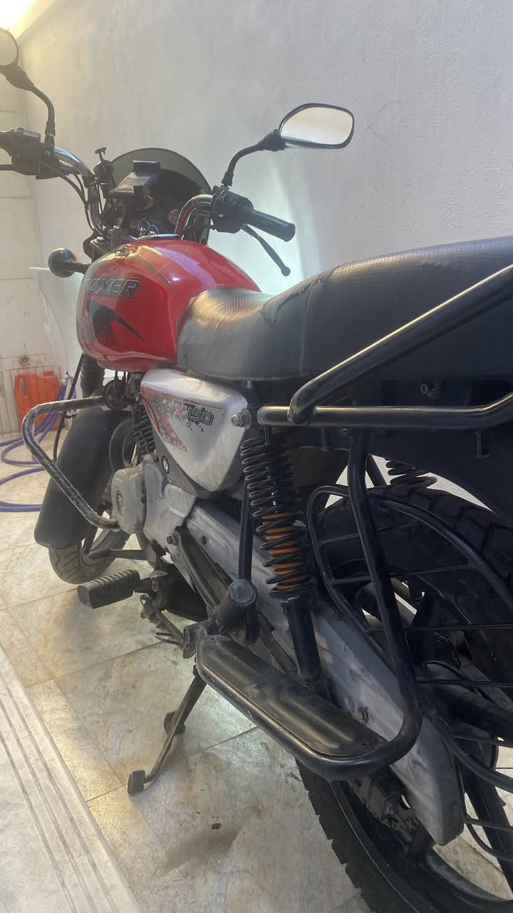 بوكسر 22 للبيع مجفته تجفيت وكالة يم الوكيل مصطفى سنويه موجوده ما مستلم لوحات وصاحبها موجود ابيع الك تستلم لوحات وتحويل شوكت ما يعجبك. السعر مليون و850 بيها مجال بسيط كلش 
لايت زنون كهربائيات كامله تاير امام جديد زنجيل وميزانيات بحالة كلش جيده والدسكات جديده باتري جديد وبعد اشياء تجي وتشوفها 
تواصل فقط راسلني واتساب ***********
