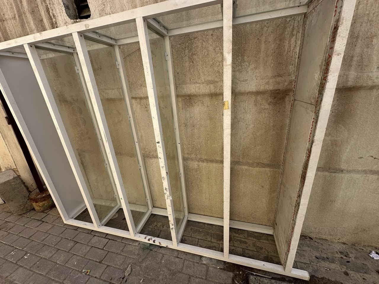 السلام عليكم
رفوف ثقيلة كلفتني 5 ملايين

هسة رايدهم مليونين ونص 

11 فاترينة 

عرض150و175

ارتفاع 268

شراي يتواصل واس اب 

***********

المكان البصرة
