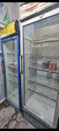 غراض أسواق كاملة للبيع مع عارضات بلازمة السعر علة الخاص 07737537147