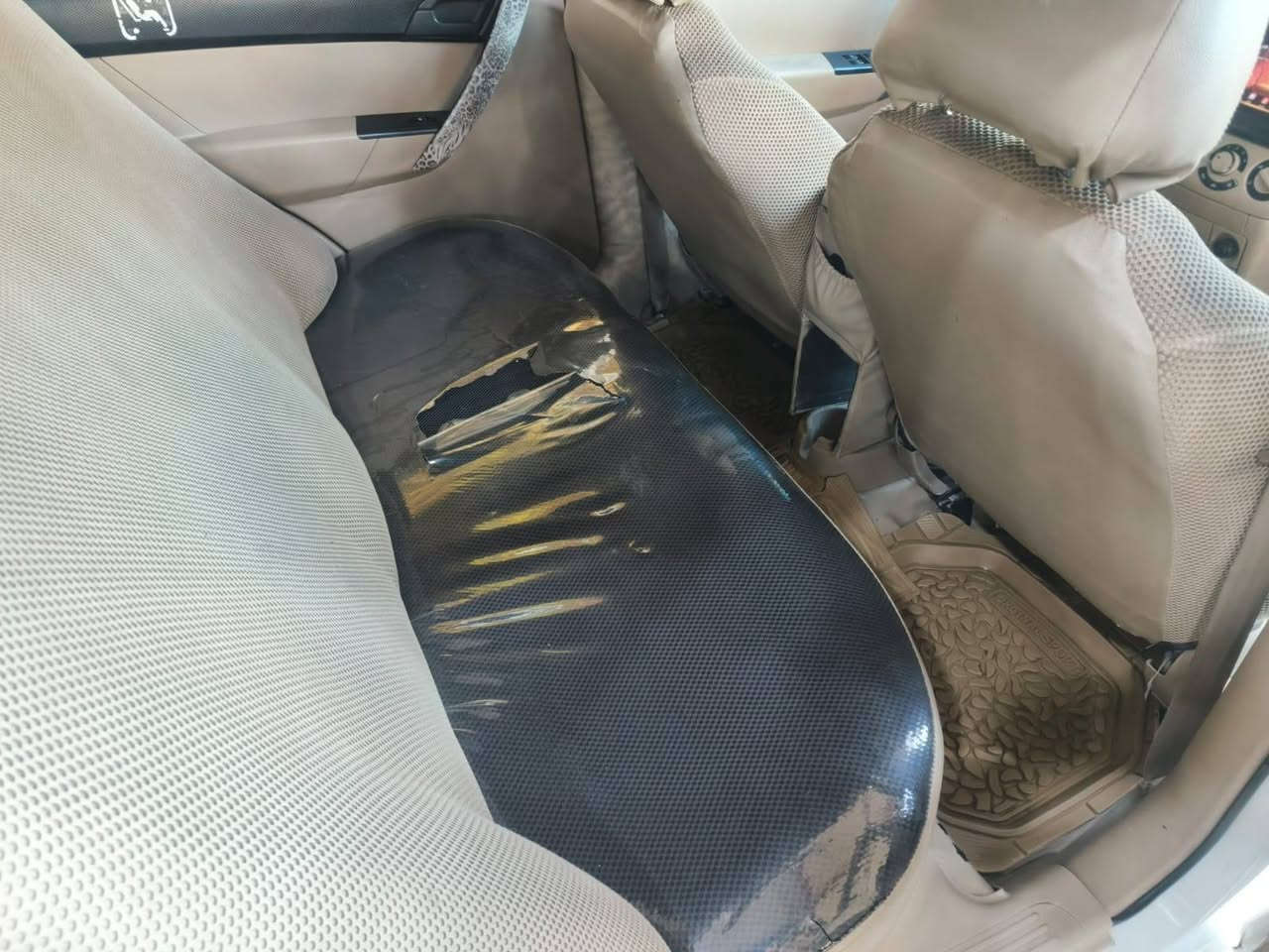 سلام عليكم 

افيو وارد خليجي 1400المرغوب مفتوح موديل 2010 كير ومكينه مكفولات 
السعر 65$وبيه مجال بي خير ويدلل لا
الاستفسار ***********
