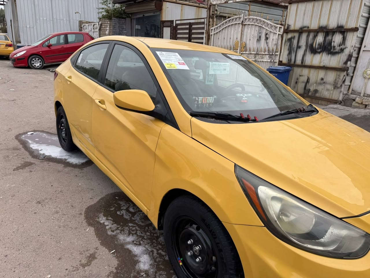 السلام عليكم
سيارة اكسنت مضلع 
موديل 2016
وارد امريكي حادثها جنطة 
محرك 1600
السعر 88
بها مجال 
رقم الهاتف ***********
