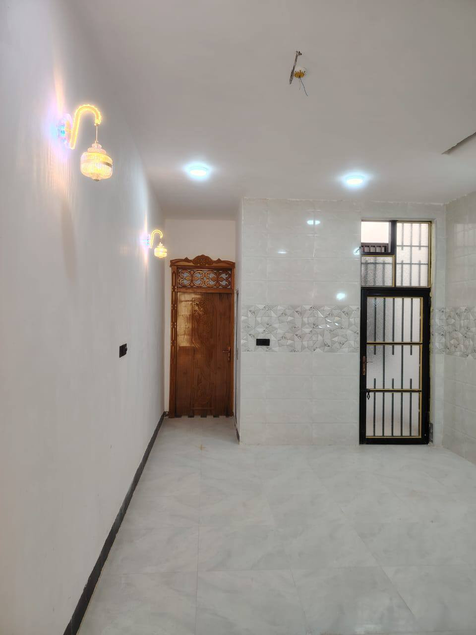 #اقصاد_اقصاد بسم الله الرحمن الرحيم بيت🏠 للبيع المساحه 70 م متر اقصاد  طابو زراعي سند 25 اقرار محكمه✅ مشمول بلتطويب مقابل ملحق قريه الغدير 🔱✅عمود 335 #مقدمه_20 والشهر 500 البيت جاهز للسكن يحتوي على ☑
📌غرفه عدد 1
📌صاله
📌مطبخ
📌استقبال
📌حمامات خارجيه وداخليه
للاستفسار ☑ ***********
#_واتساب📩📩
