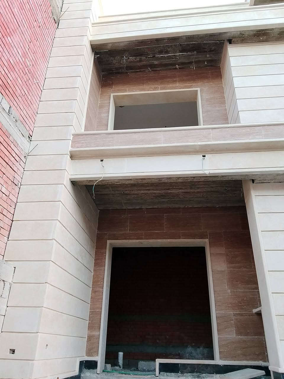 اشتغل تغليف وجهات حجر حلان شغل رقم واحد تسليم مهندس كادر كامل من الموصل للاستفسار تواصل معي ***********      ***********
