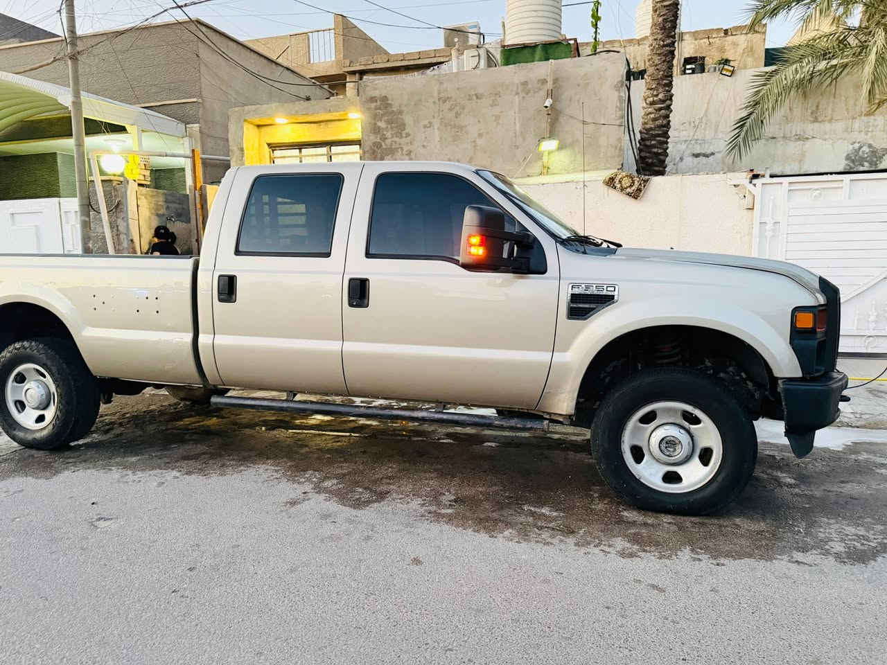 السلام عليكم فورد سوبر ديوتي ماكو بهيج سعر
اف 350 سوبر ديوتي
بانزين 10 سلندر 
ماشيه 114 الف كم
بعدها على وضع الشركة 
تبريد تدفئه
منظومة غاز 100 لتر 
ادامة كاملة نوزل بلك مجول 
عبوه فيت بم 
شاشة كار بلي 
رقم اربيل  اصولي بأسمي 
هزه جديد 
براد جديد 
رقم جديد 
السعر 100 قفل من الاخير
العنوان بغداد البياع
***********
