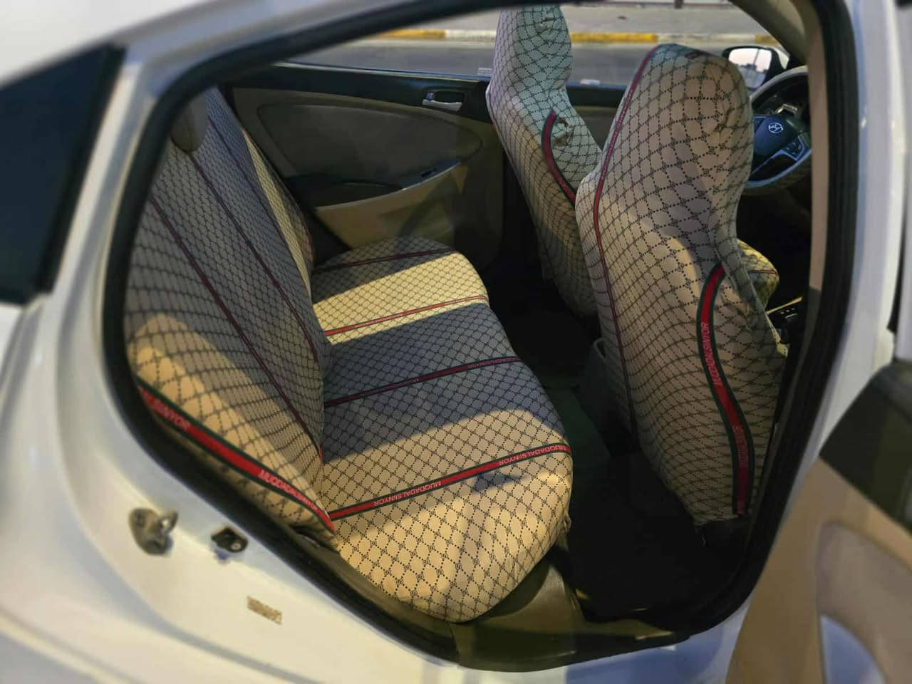 سياره اكسنت مويل 2012  وارد امريكي رقمه نكليزي هزه جديده سياره نضيفه تاخذه متصرف ربع عليه سعره 88 بيه رقمه كربلاء مكانه كربلاء مجال  للستفسار رقم وتساب ***********
