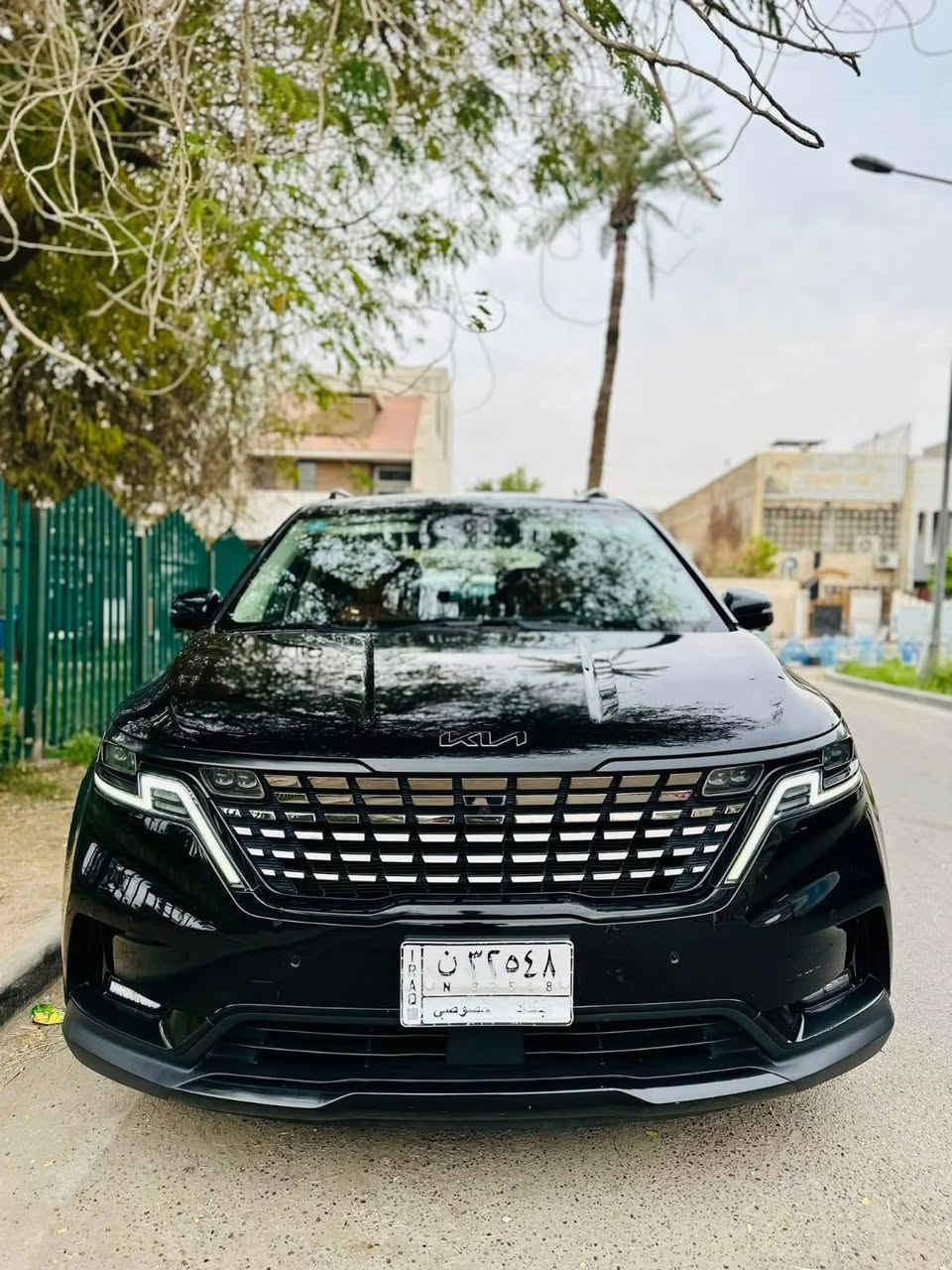 السلام عليكم
كيا كــرنفال 
بـــرستيج VIP 

الموديل 2022 
المواصفات فول 1/1 
اللون اسود ملكي 
حجم المحرك 3.5L V6 
عدد المقاعد 7 راكب 
لون الداخل مشمشي 
لدات امامي وخلفي 
رادارات امامية و جانبية
شاشة ديجتال متصل 
شاشات خلفية
كشنات تدفئة وتبريد
كشنات كهرباء
كشنات خلفية VIP 
دبل بانوراما 
ابواب و جنطة كهرباء 
تبريد 3 قطع 
كامرات عدد 5 
كامره داخلية بالمقصورة
رقم بغداد باسمي 
وبعد هواي مواصفات 
السعر30,000 وبيها شي بسيط 

• وارد امريكي حادثها دعامية خلفية فقط وتعتبر ( كلين ) وبدون ايرباك والسياره من امريكا جاية ( بلاك أدشن ) 

• ملاحظة : السياره جديدة جدا و استخدام شخصي وعليها تخم تاير جديد +هزة جديدة ورقم انكليزي جديد + دهن وبالعافية على الياخذها 

***********

• مكان السيارة بغداد البلديات
