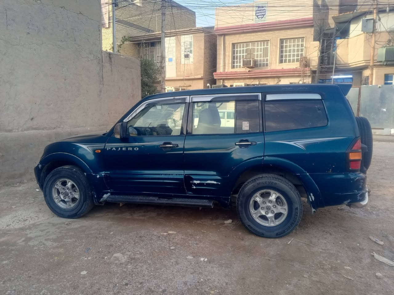 السلام عليكم
باجيرو موديل 2002  سيارة رقم بغداد باسمي تحويل مباشر السنوية 
حدادية الخلفية جديدة الامامية نص عمر تبريد شغال ثلج السيارة مابيها لا ضربة ولا صبغ على صبغها البلادي السيارة خير من الله شغل واطلع وين ما تريد للبيع او مراوس حسب القناعة 
السعر 62 وبيها مجال.......... بغداد منطقة الأمين ثانيه 
لتفاصيل اكثر اتصال او مراسلة واتساب على رقم ***********
