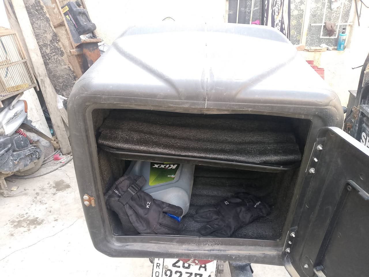 سلام عليكم صندوق من مال توصيل +خوذه للبيع ثنينهن ب60وبيهن مجال شيء قليل مكان الحبيبيه خلف سيطره وليد ابو لكص رقم الهاتف ***********
