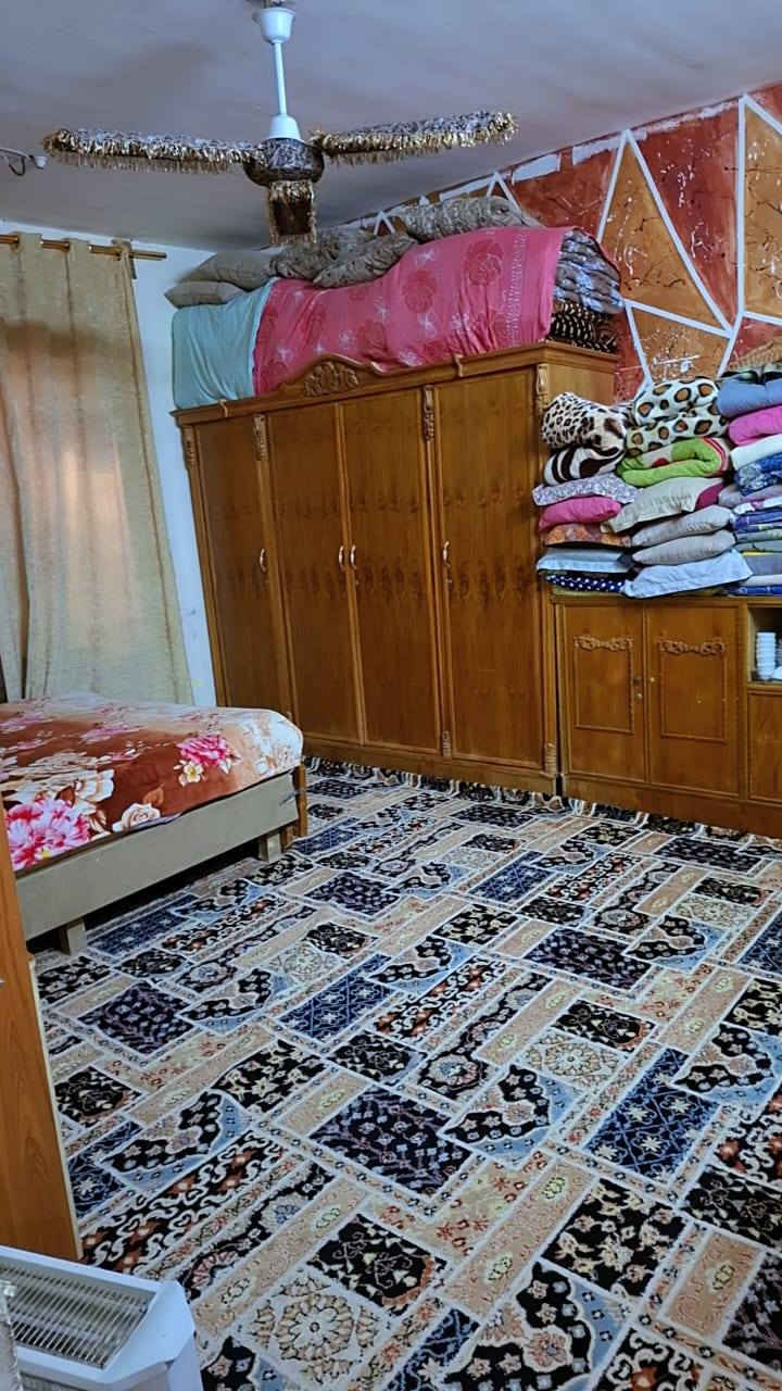 البيت للبيع اومراوس مساحة اقل منه المحمودية حي الشهداء ق،ب النهر مساحة ١٢٦ متر الاستفسار على واتساب *********** و ***********
