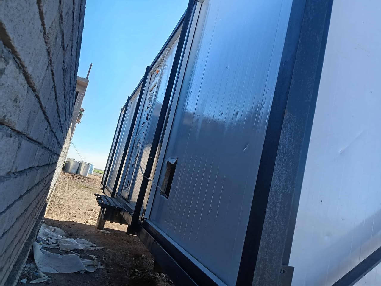 كرفان للبيع الطول ٩ والعرض ٤  السعر على الرقم ***********************
