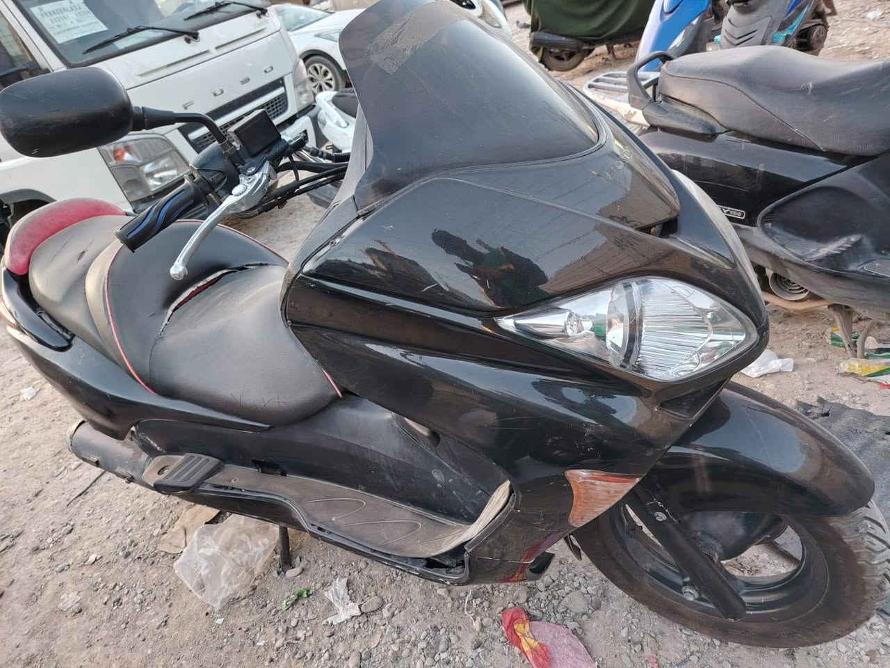 فورزة 08دراجة حلوة أوراق كامله  نقصهة بريك امامي كفرات نضافة ٥٠ بل مية  دراجة متروكه يرادلهة ترتيب مجفتة   تجفيت جديد وشركه سعر ٧٠٠ وبي مجال حك الجيه
للاستفسار ***********
